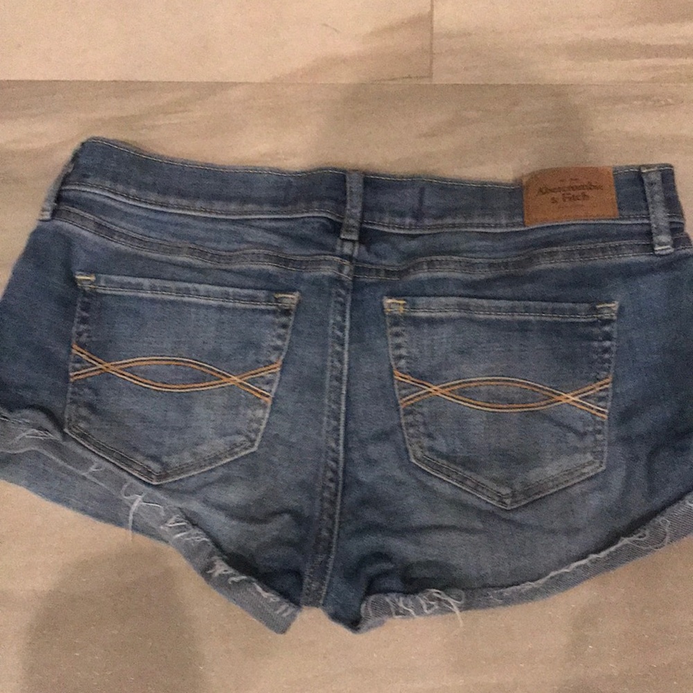 Shorts - Picture 3 of 3